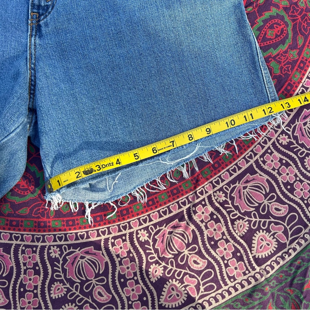 Levi's 550 Relaxed Shorts Blue High-Waist Cutoff Denim Jean Shorts | Size 14 - Picture 12 of 13
